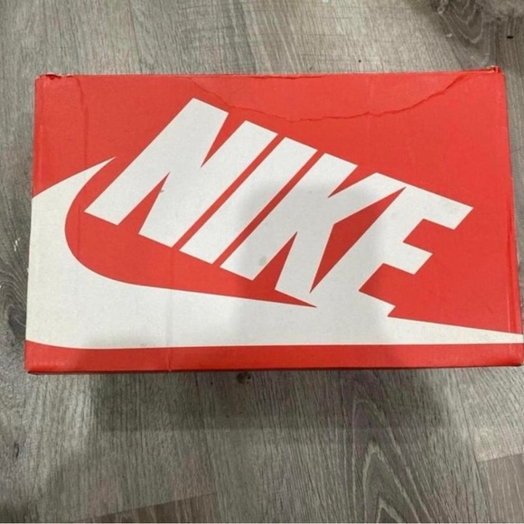 Nike Red and White Sneakers Classic Style - Picture 6 of 6